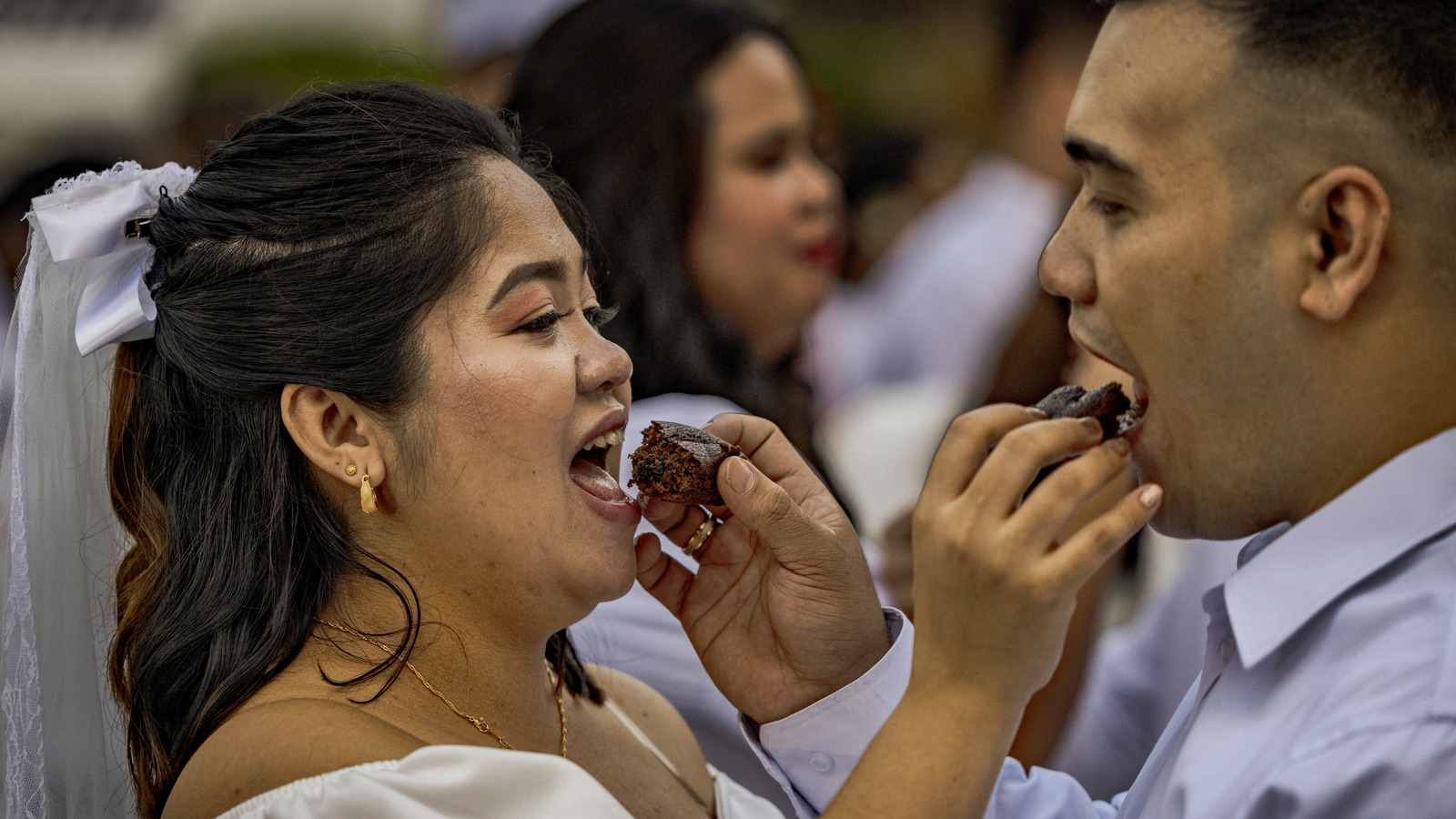 The Archaic Reason Behind The Tradition Of Wedding Cake Smashing
