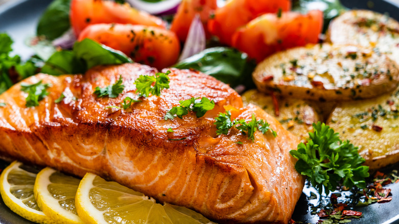 Plated salmon with carrots and lemon