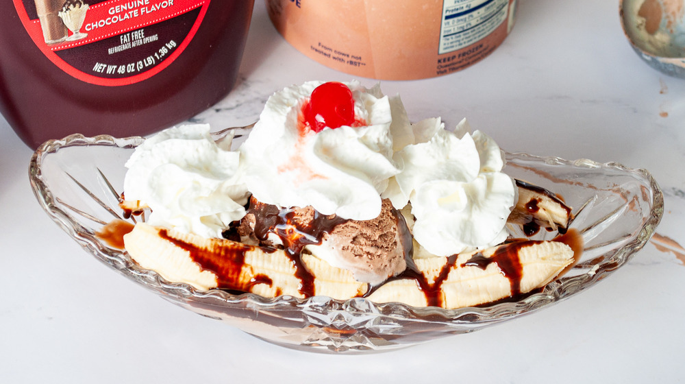 banana split recipe served