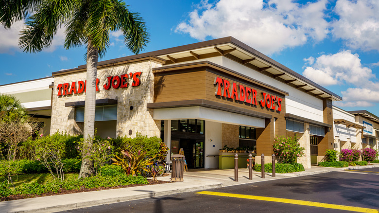 Trader Joe's storefront daytime