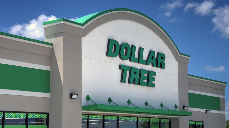 A Dollar Tree storefront