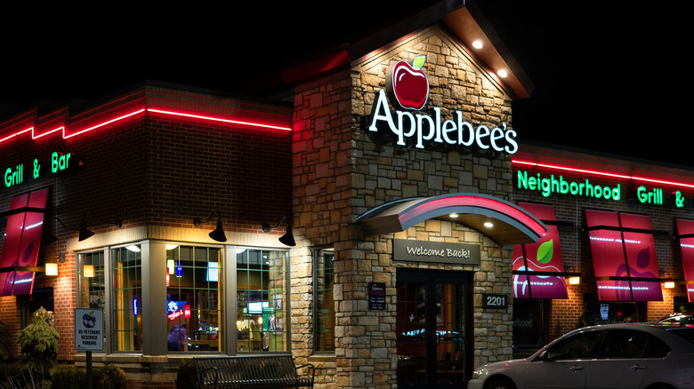 Applebee's restaurant exterior