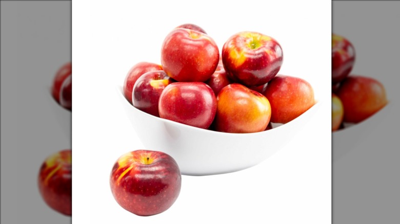 fresh apples stacked in bowl