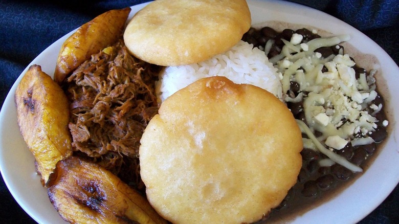 pabellon criollo with arepas