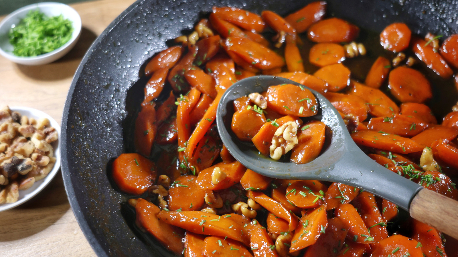 <a href="https://www.mashed.com/1757127/best-bourbon-glazed-carrots-recipe/" target="_blank">The Best Bourbon Glazed Carrots Recipe</a>