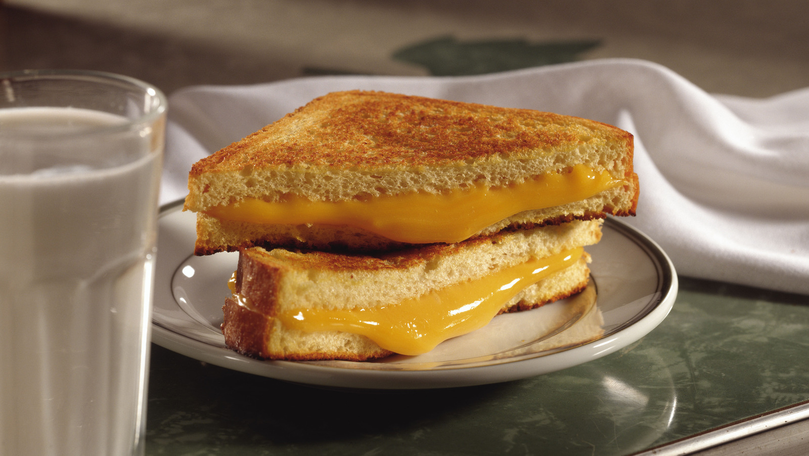 The Best Bread-And-Dairy Combo For Grilled Cheese‚ According To An Expert