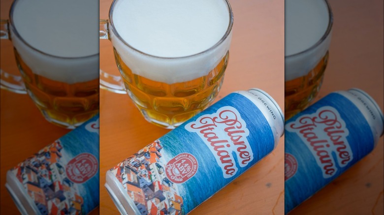 A pint of beer alongside a beer can that reads: Pilsner Italiano