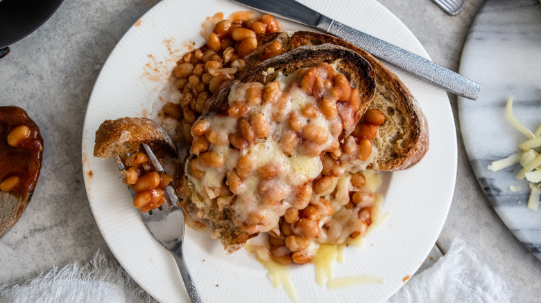 cheesy beans on toast