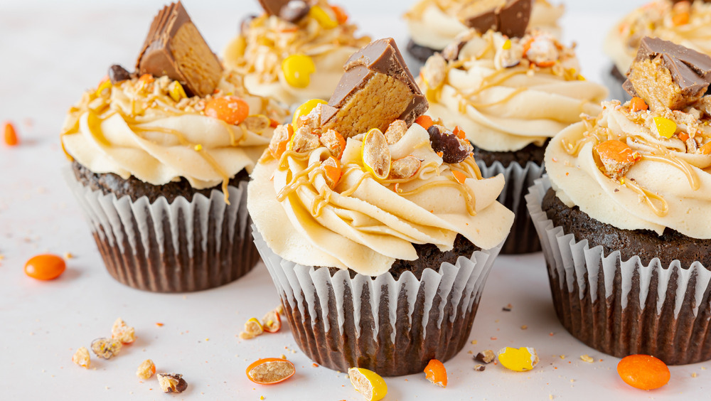 Chocolate peanut butter cupcakes