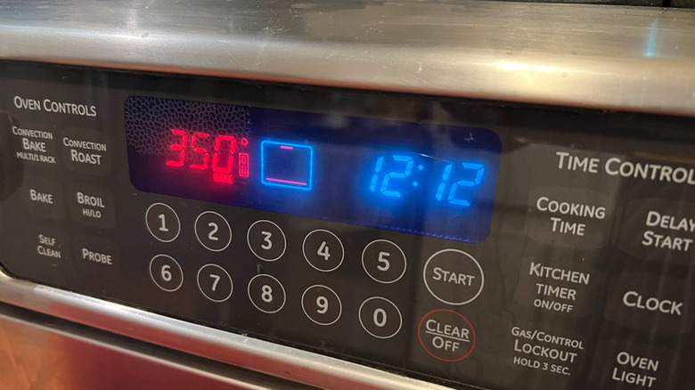 Oven control panel with temperature set to 350 F