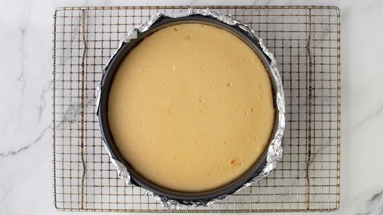 Cheesecake cooling on wire rack