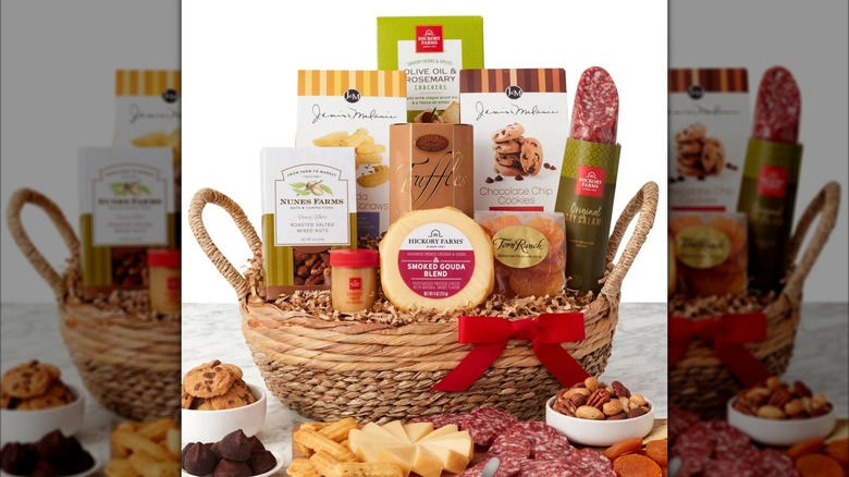 Hickory Farms Sweet & Savory Snacks Gift Basket