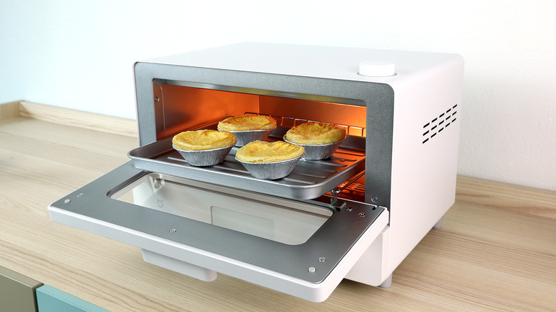 Open countertop oven and pies