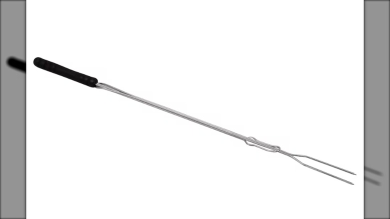 Telescopic barbecue fork