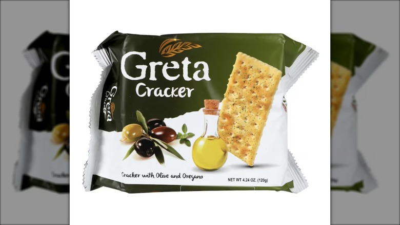 Pack of Greta olive and oregano snack crackers