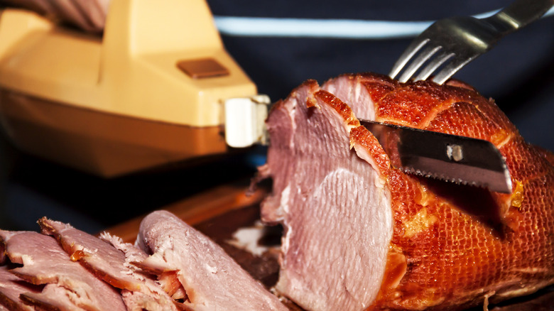slicing ham with electric knife
