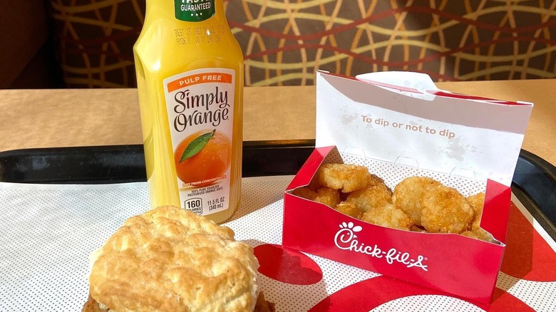 Hashbrowns and orange juice 