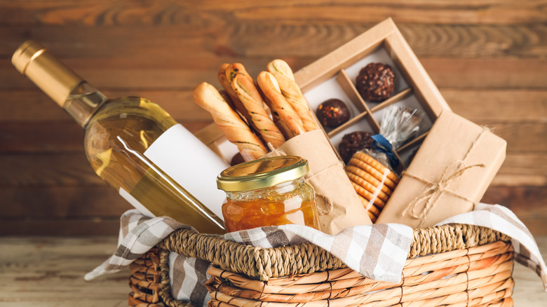 a food gift basket