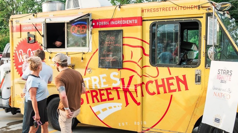 Tre's Street Kitchen food truck