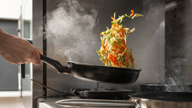 Frying pan with vegetables 