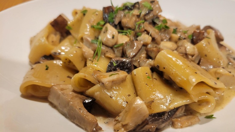 Creamy pasta with mushrooms