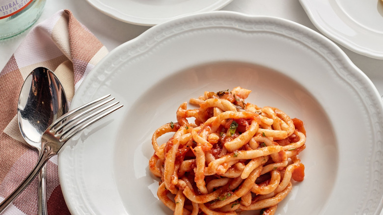 Pici pasta with tomato sauce and garlic