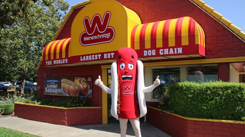 Wienerschnitzel building and mascot