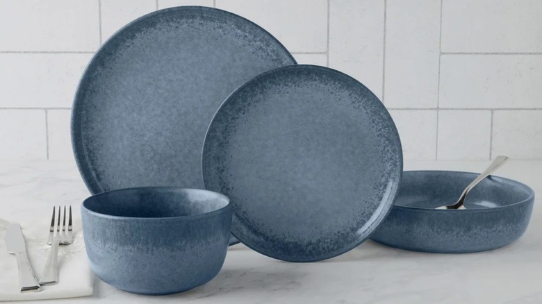 Multi-piece dinner set with plates and bowls.