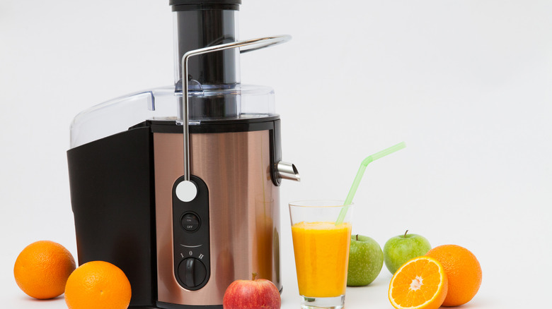 juicer with orange juice