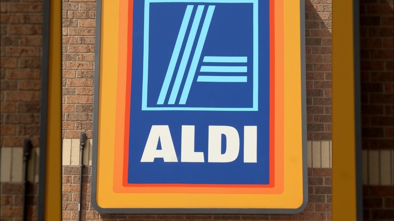 An Aldi sign 