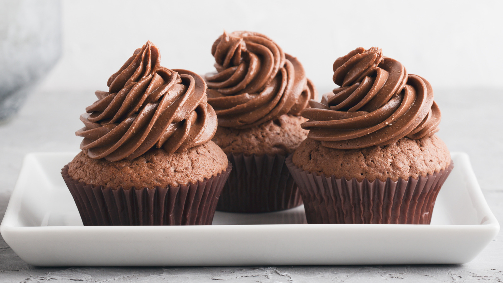 The Best Kind Of Chocolate To Use With Buttercream Frosting (And Why)