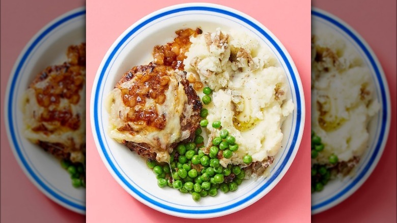 Dinnerly salisbury steak meal