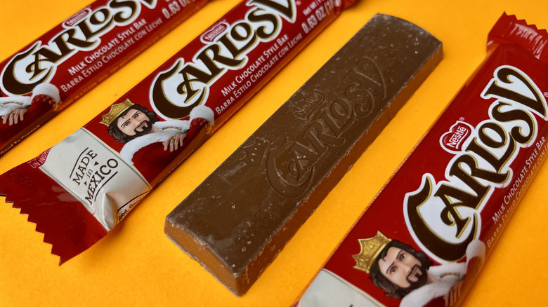 Four Carlos V chocolate bars, wrapped and unwrapped