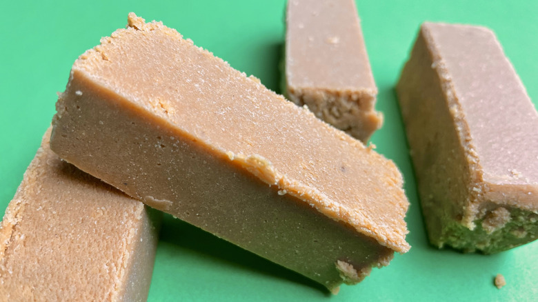 Small bars of jamoncillo creama de leche