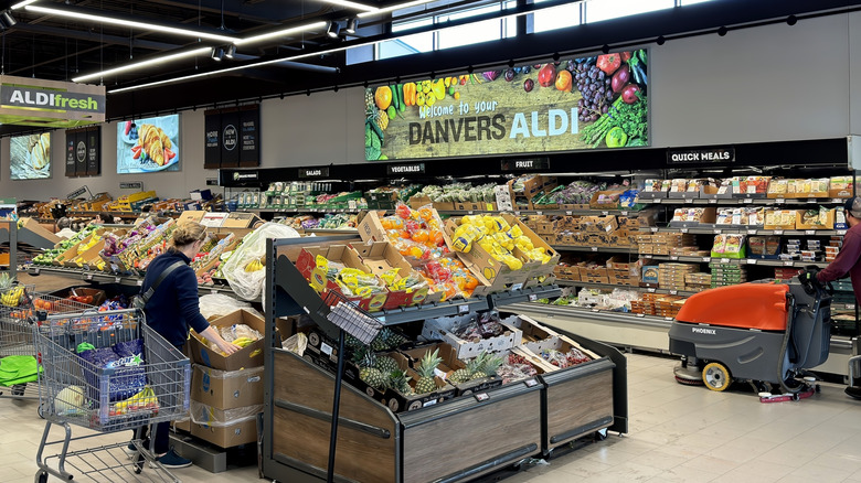 Aldi grocery aisles