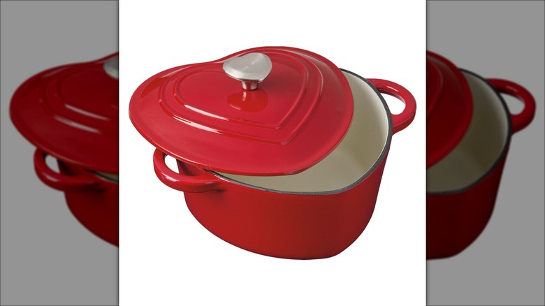 heart shaped cast iron dutch oven