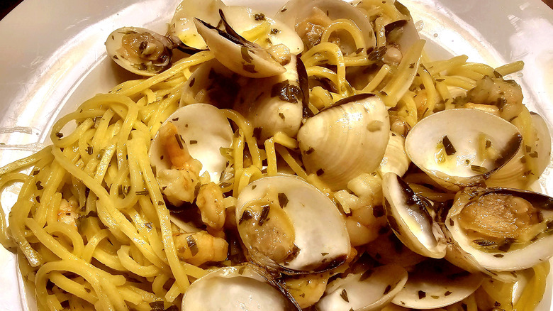 Pasta with vongole sauce