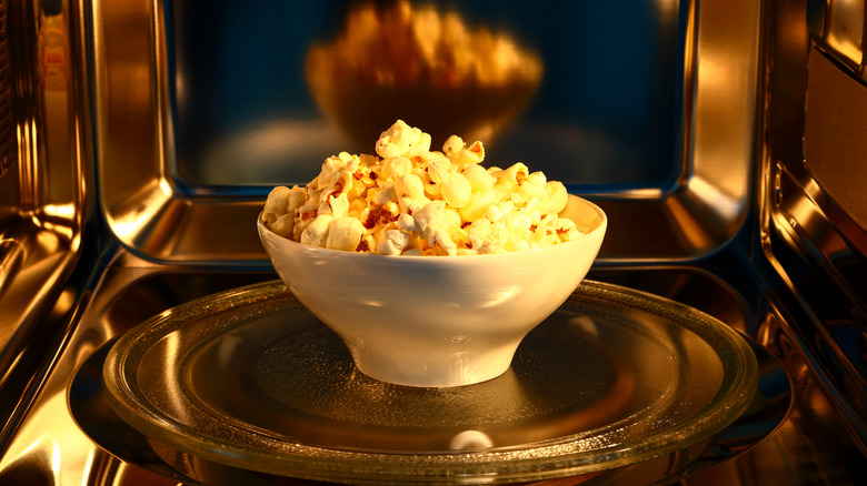 Popcorn bowl in microwave 