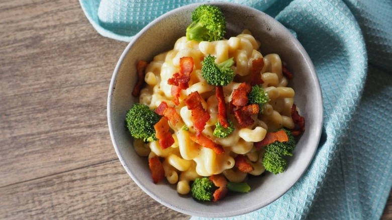 Copy Panera mac and cheese with broccoli and bacon in white bowl