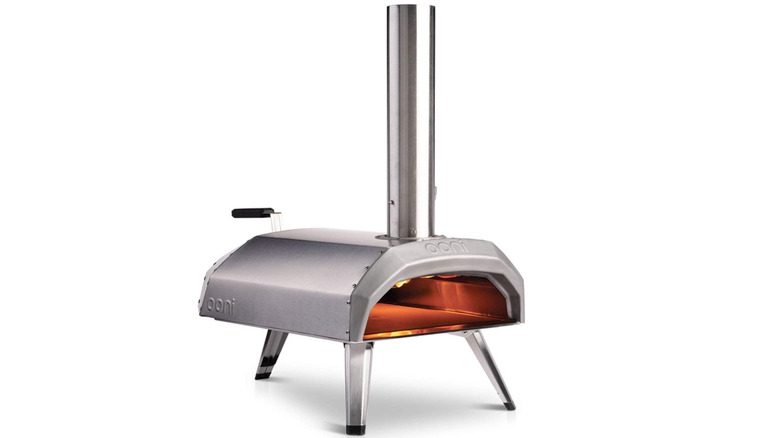 Ooni Karu outdoor pizza oven