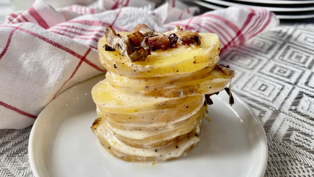 scalloped potatoes with bacon topping