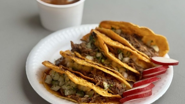 Quesatacos Birria De Chivo Consume