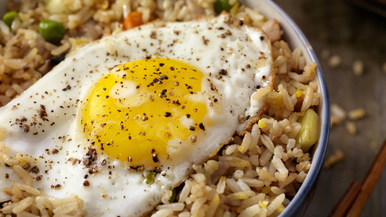 Fried rice topped with an egg