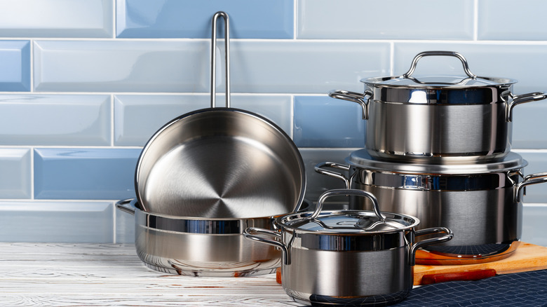 Stainless steel cookware set