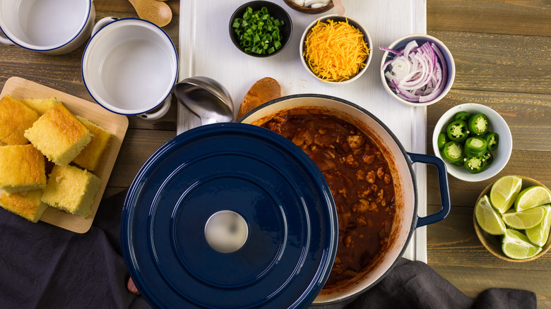 Crock-Pot 5 Quart Round Enamel Cast Iron Covered Dutch Oven Food