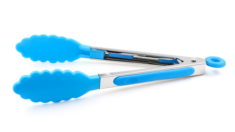 Silicone-tipped tongs