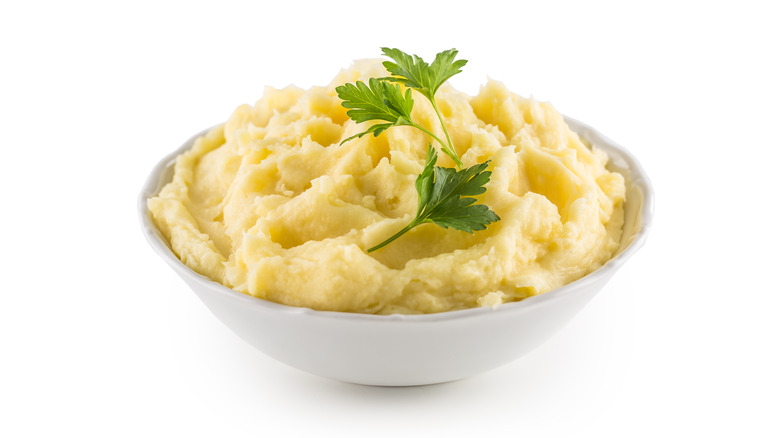 bowl of mashed potatoes