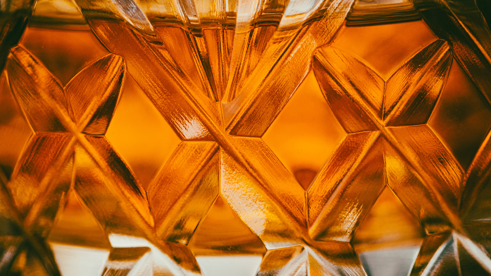 <a href="https://www.mashed.com/2223730/best-worst-whiskey-under-30-dollars/" target="_blank">The Best Whiskey Under $30 To Buy And 5 Bottles To Skip</a>