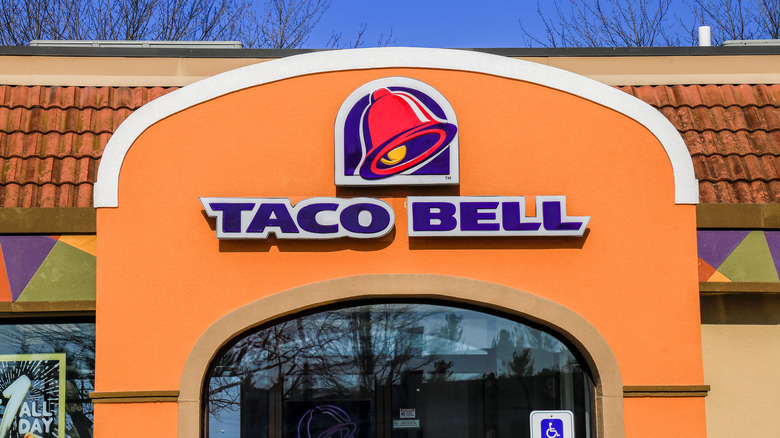 Taco Bell restaurant exterior