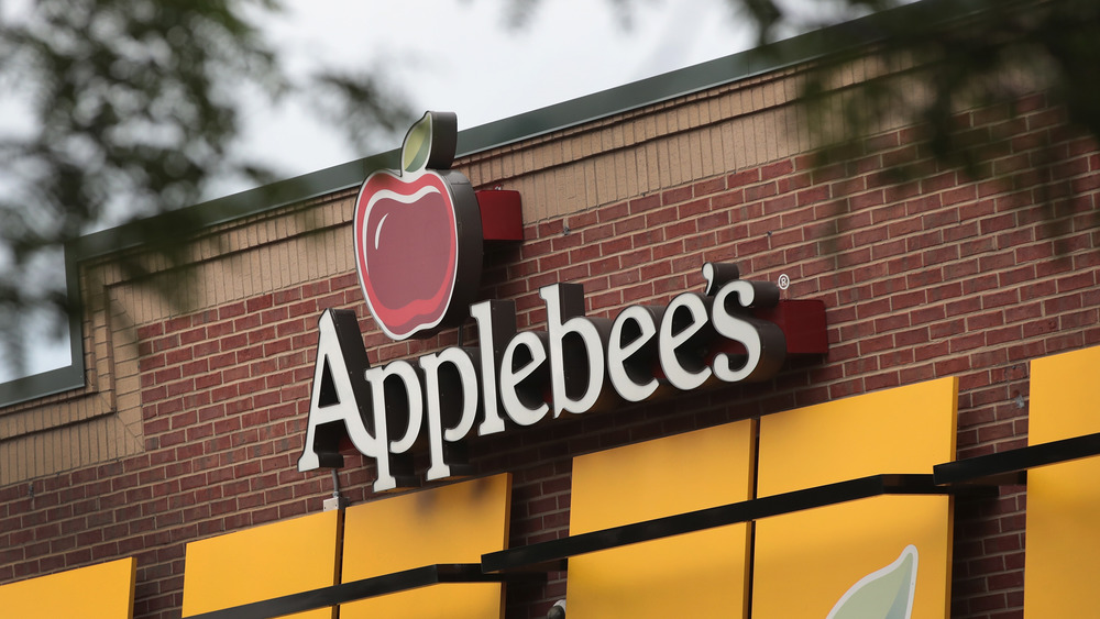 Applebee's exterior sign